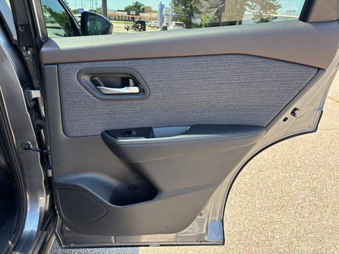 Used 2023 Nissan Rogue SV FWD image 15