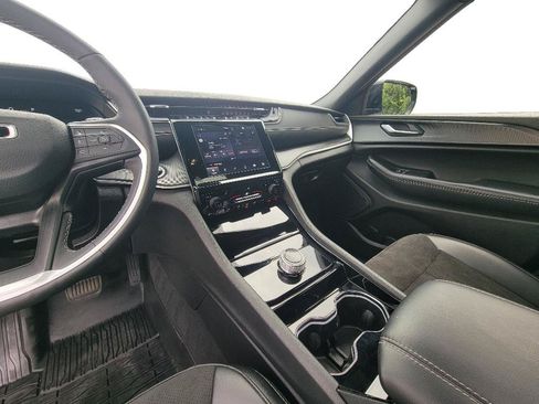 Used 2023 Jeep Grand Cherokee L Laredo AWD/4WD image 19
