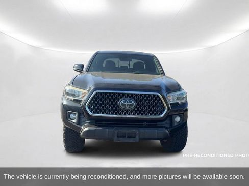 Used 2018 Toyota Tacoma TRD Off-Road w/ Technology Package AWD/4WD image 2