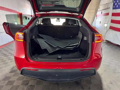Used 2021 Tesla Model Y Long Range image 12