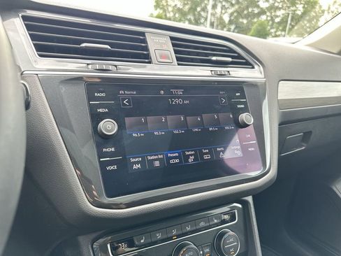 Used 2021 Volkswagen Tiguan SE w/ Panoramic Sunroof Package image 22