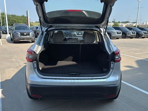 Used 2020 Nissan Rogue Sport SV image 9