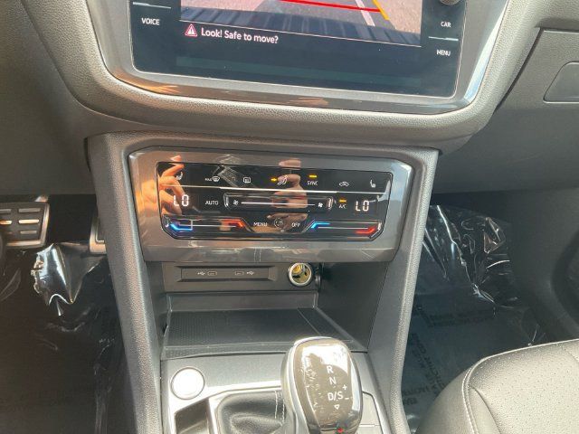 Certified 2023 Volkswagen Tiguan SE R-Line AWD/4WD image 17