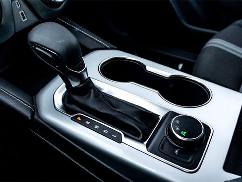 Used 2025 Chevrolet Blazer LT image 25