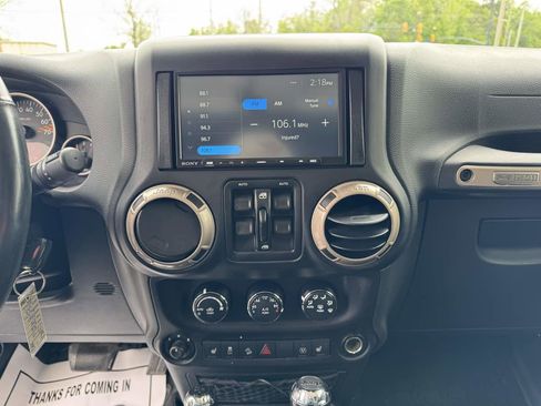 Used 2016 Jeep Wrangler Unlimited Sahara image 21