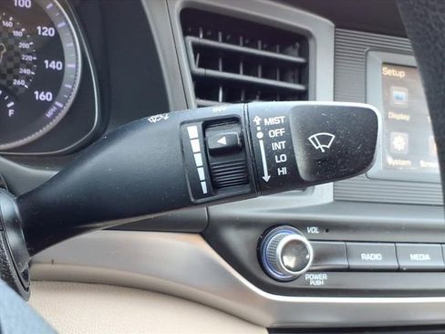 Used 2019 Hyundai Elantra SE image 24