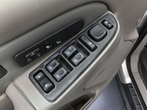 Used 2006 GMC Sierra 1500 Denali w/ Onstar Plus Package image 19