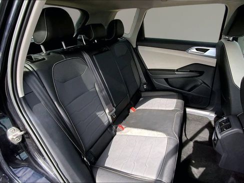Used 2025 Volkswagen Taos SE FWD image 26