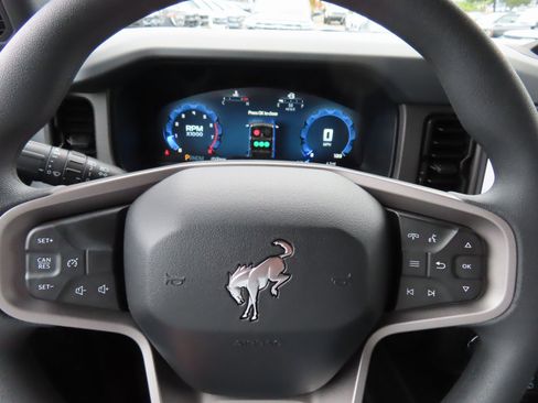 New 2025 Ford Bronco 4-Door image 9