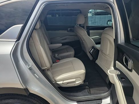 Used 2022 Kia Sorento S FWD image 16