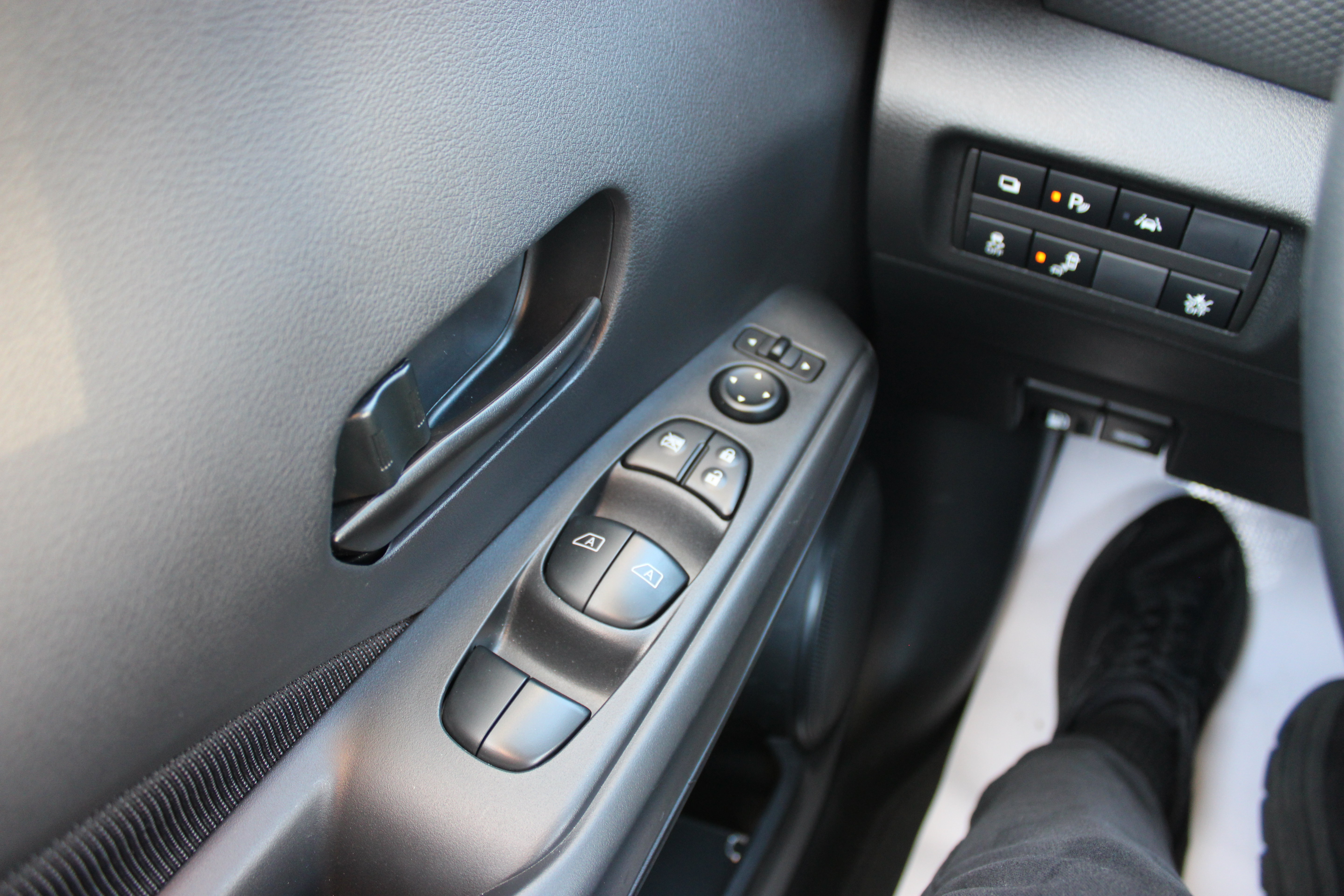 Certified 2025 Nissan Kicks Play S FWD image 22