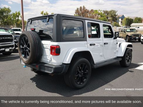 Used 2022 Jeep Wrangler Unlimited Sahara w/ Cold Weather Group AWD/4WD image 6