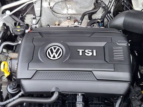 Used 2021 Volkswagen Atlas Cross Sport SE image 17