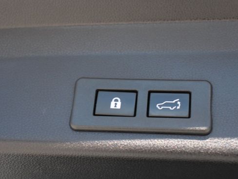 Used 2022 Subaru Ascent Limited w/ Technology Package image 17