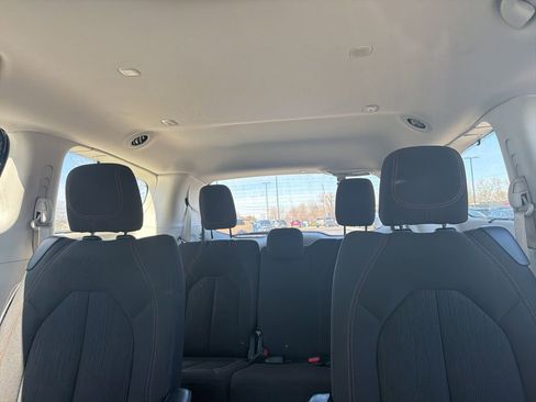 Used 2017 Chrysler Pacifica Touring Plus w/ Tire & Wheel Group image 6