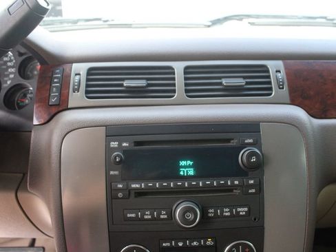 Used 2009 GMC Sierra 2500 SLT w/ Entertainment Package AWD/4WD image 13