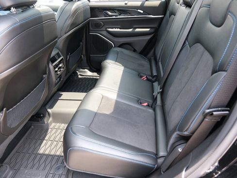 Used 2024 Jeep Grand Cherokee Trailhawk w/ Luxury Tech Group III image 36