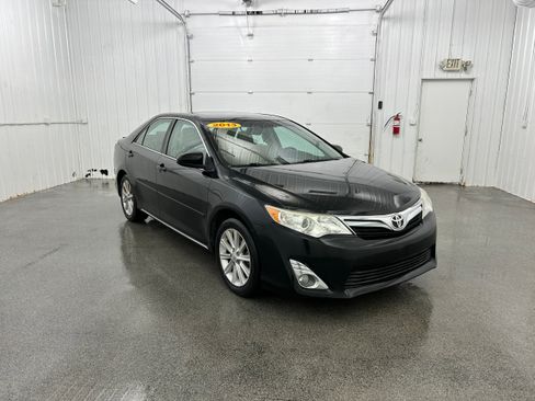 Used 2013 Toyota Camry XLE FWD image 2