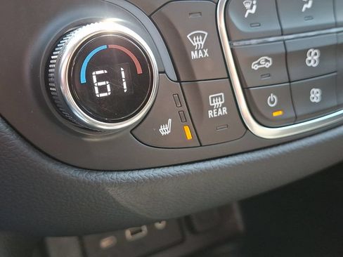 Used 2020 Chevrolet Equinox LT AWD/4WD image 25