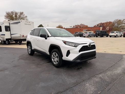 Used 2022 Toyota RAV4 LE w/ Carpet Mat Package (TMS) image 8