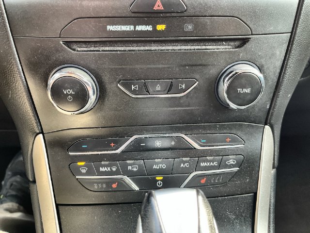 Used 2018 Ford Edge SEL w/ Equipment Group 201A AWD/4WD image 25
