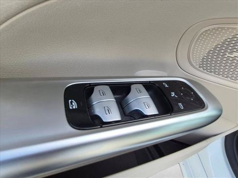 Used 2024 Mercedes-Benz C 300 Sedan image 9
