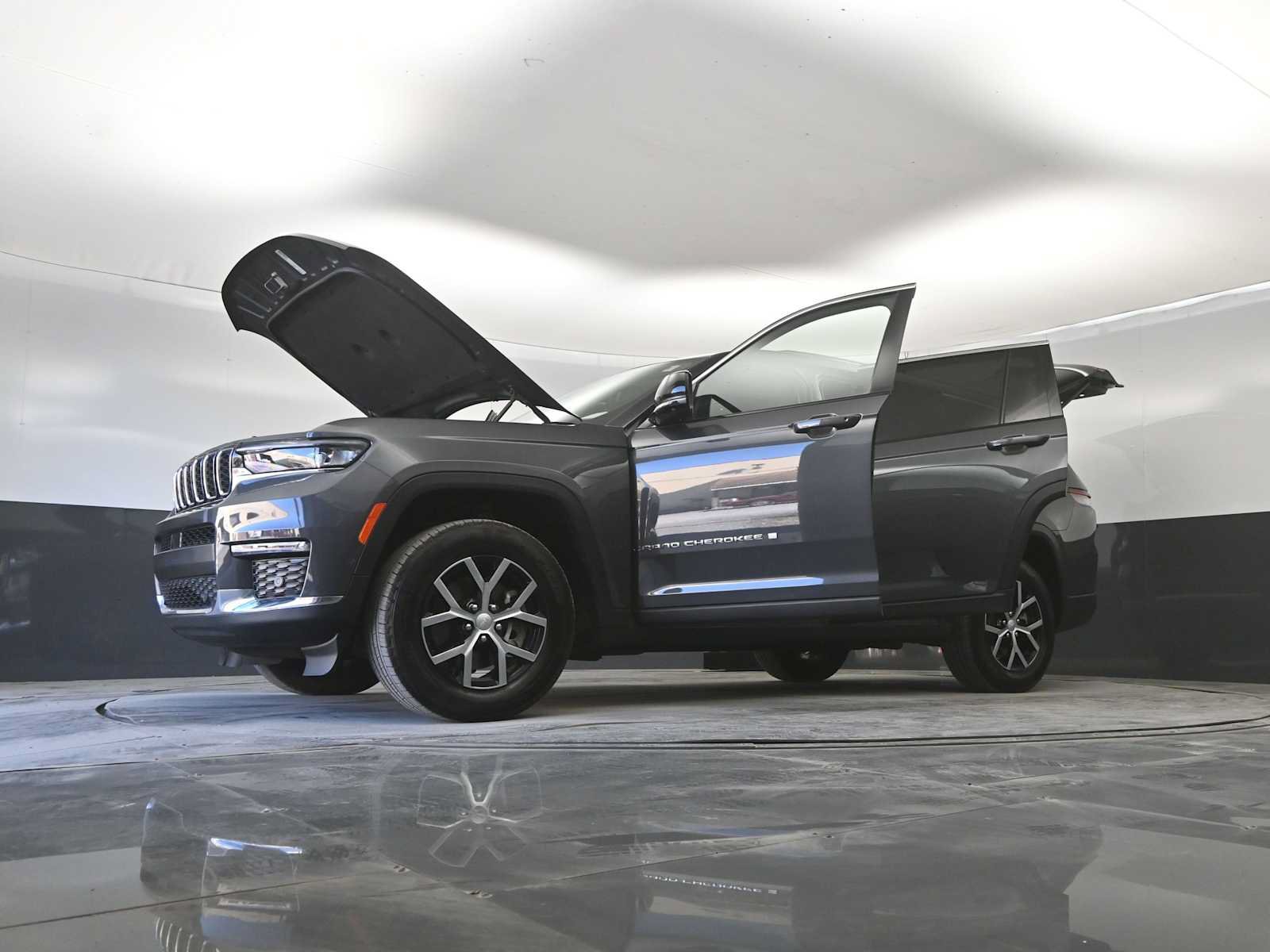 Used 2023 Jeep Grand Cherokee L Limited w/ Luxury Tech Group II AWD/4WD image 46