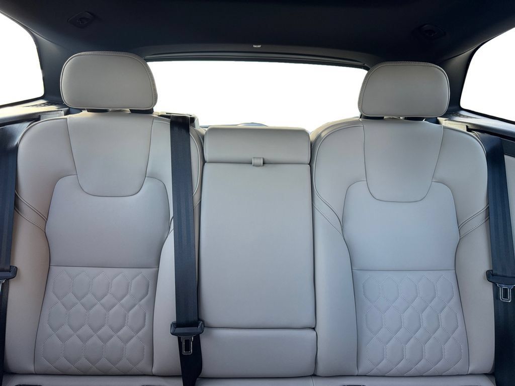Certified 2026 Volvo XC60 B5 Plus AWD/4WD image 25