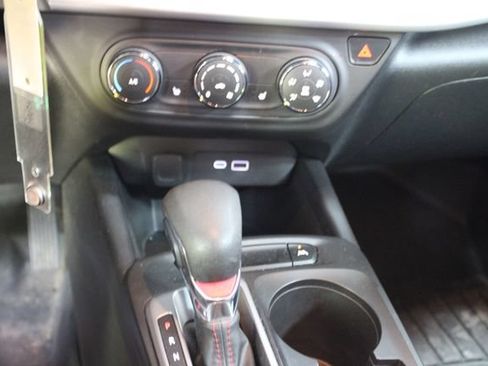 Used 2024 Chevrolet Trax RS w/ Sunroof Package FWD image 18