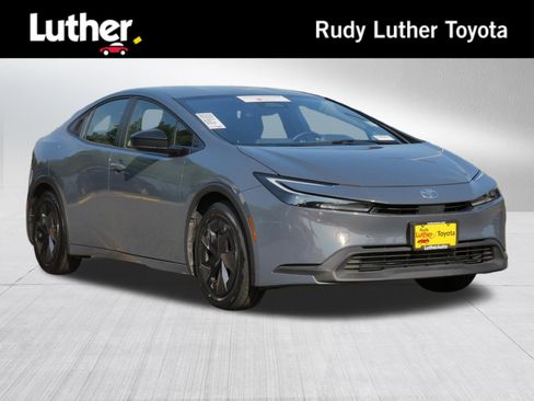 Certified 2025 Toyota Prius LE FWD image 1