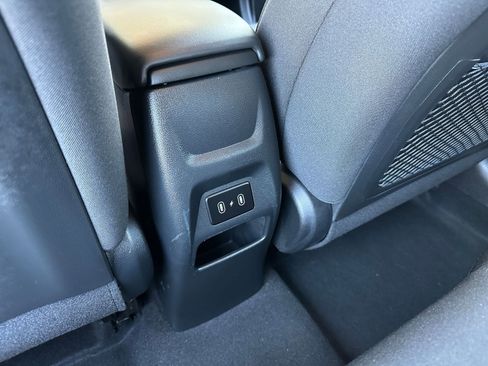 Used 2025 Hyundai Venue SEL image 22