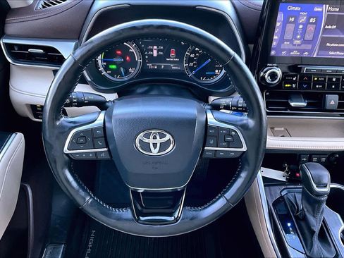 Used 2021 Toyota Highlander Platinum image 5