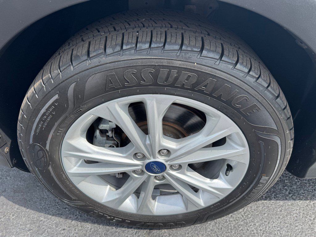 Used 2018 Ford Escape SE w/ SE Sync 3 Package AWD/4WD image 5