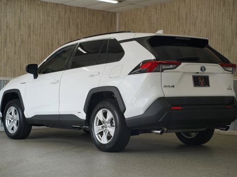 Used 2021 Toyota RAV4 LE AWD/4WD image 7