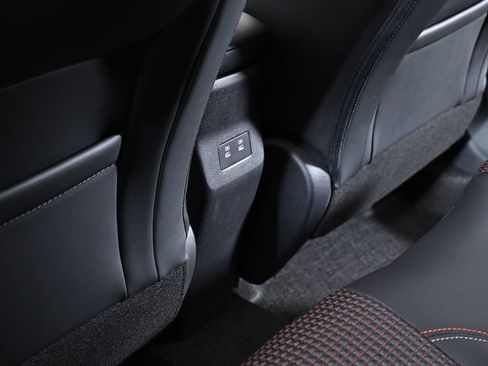 Certified 2025 Nissan Kicks SR image 32