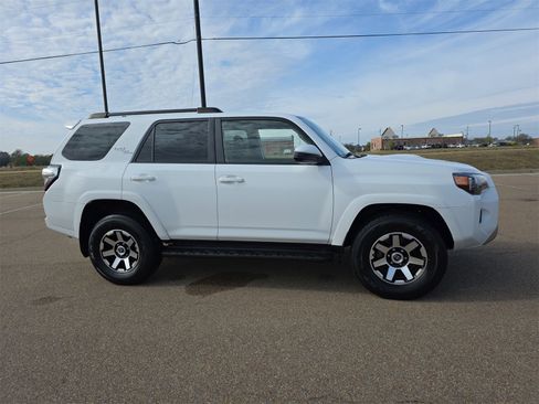 Used 2021 Toyota 4Runner TRD Off-Road image 9