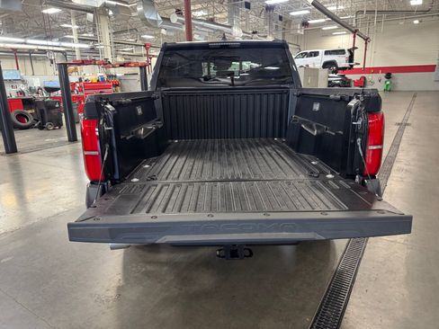 Certified 2025 Toyota Tacoma SR5 AWD/4WD image 34