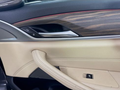 Used 2023 BMW 540i w/ Premium Package image 31