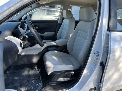 Used 2025 Honda HR-V LX image 3