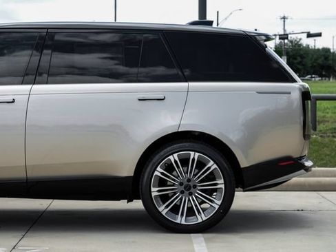 New 2026 Land Rover Range Rover Long Wheelbase SE AWD/4WD image 18