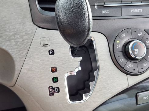 Used 2011 Toyota Sienna LE FWD image 25
