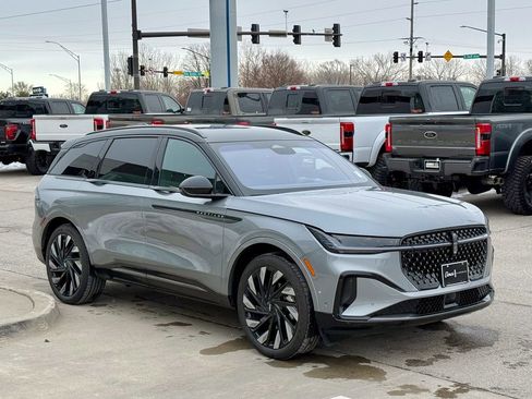 Used 2024 Lincoln Nautilus Reserve w/ Jet Appearance Package (87T) image 7