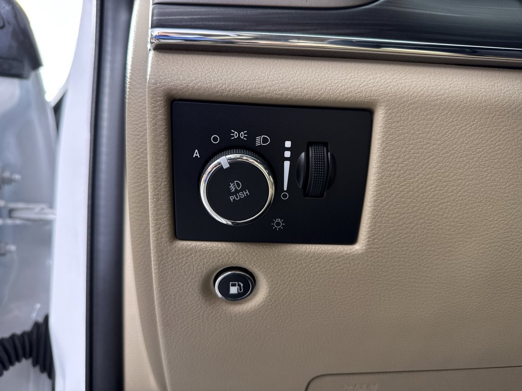 Used 2021 Jeep Grand Cherokee Limited AWD/4WD image 29