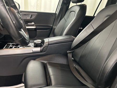 Used 2022 Mercedes-Benz GLB 250 4MATIC image 9