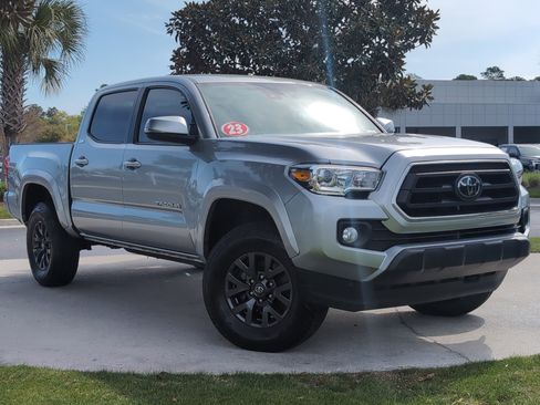 Certified 2023 Toyota Tacoma SR5 AWD/4WD image 2