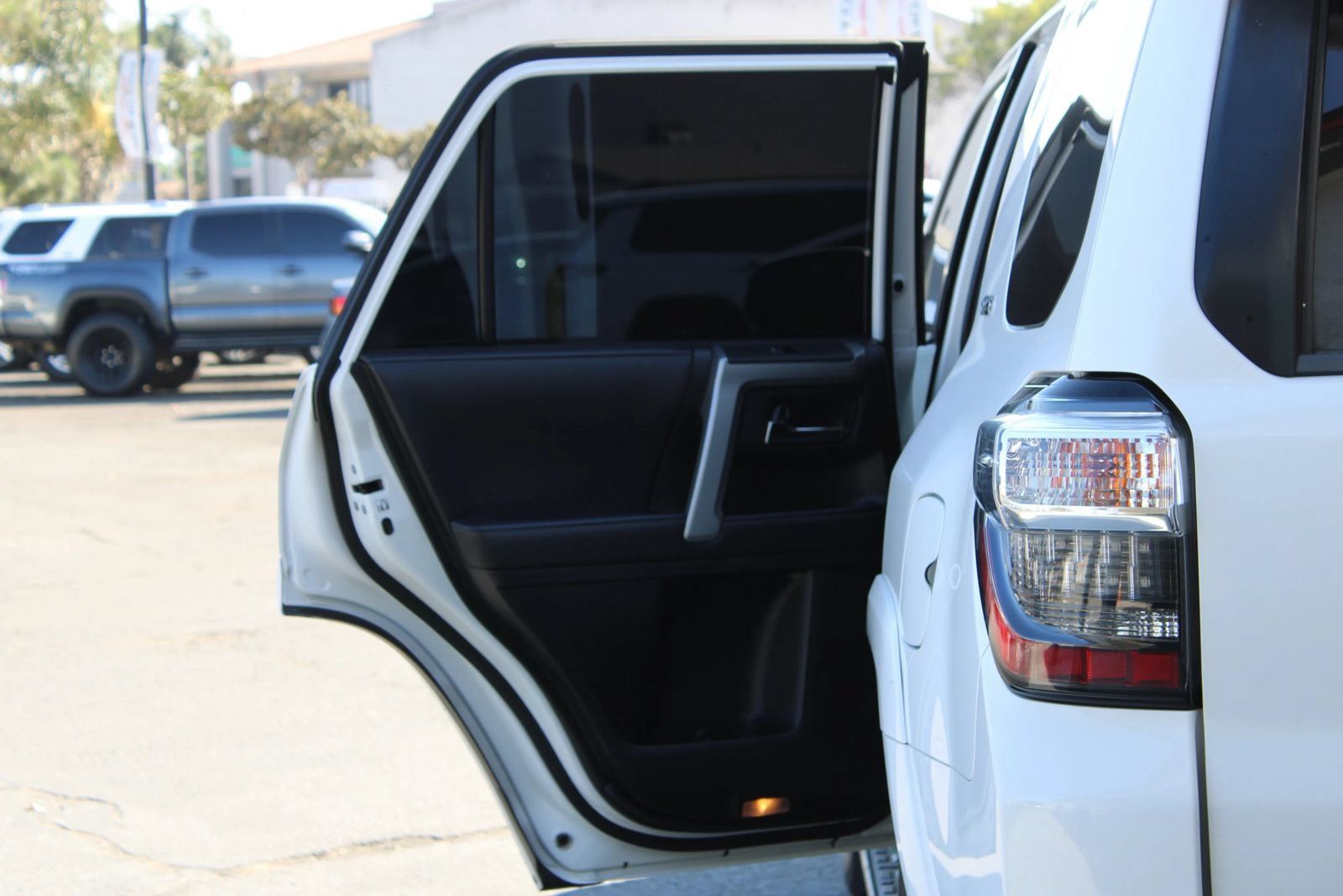 Used 2020 Toyota 4Runner SR5 Premium w/ Moonroof Package RWD image 14