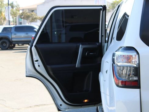 Used 2020 Toyota 4Runner SR5 Premium w/ Moonroof Package RWD image 14