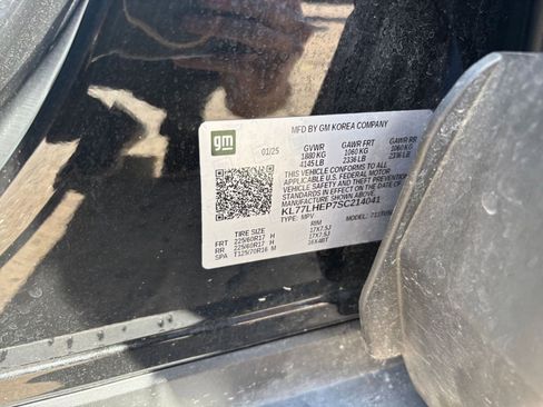 Used 2025 Chevrolet Trax LT image 28