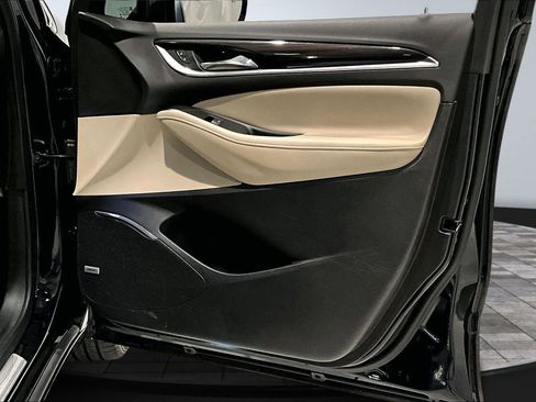 Used 2020 Buick Enclave Premium w/ Sun and Sites Package image 27