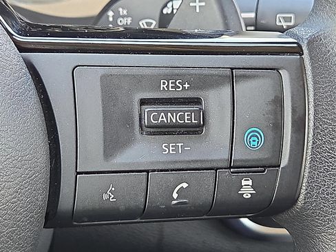 Used 2023 Nissan Rogue SV FWD image 21